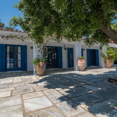 Arios, Pool, Jacuzzi And Sea *