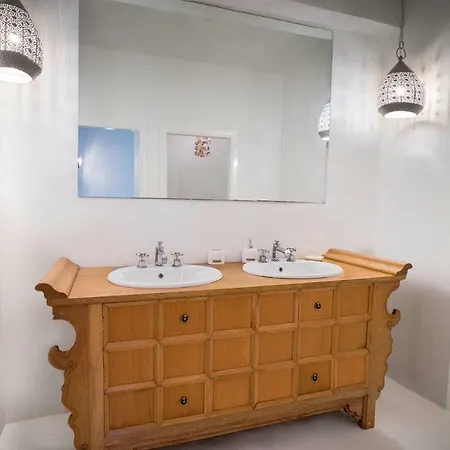 Arios, Pool, Jacuzzi And Sea *