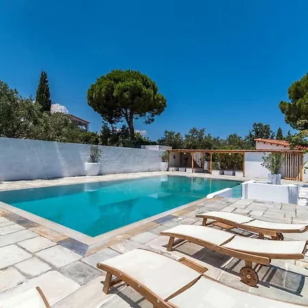 Arios, Pool, Jacuzzi And Sea